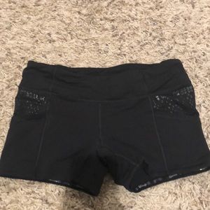 black lululemon spandex